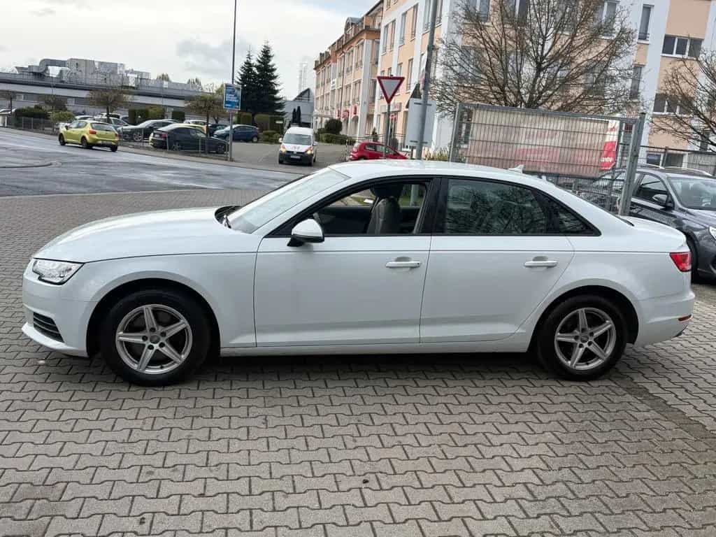 Audi A4 Lim. 1.4 TFSI 16V ACT*GR.NAVI*BI.XEN*PDC*AHK* 02/2018-photo-3