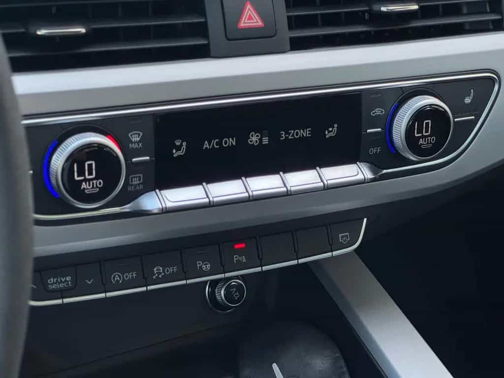Audi A4 Lim. quattro*1.HD*SCHECKHEFT AUDI*8-FACH* 05/2016-photo-16
