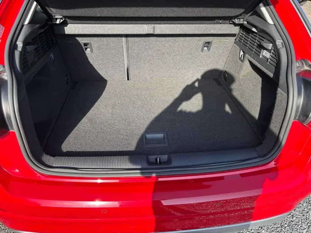 Audi Q2 1,4i Sport-150PS+Pano+Navi+abn. AHK+ 02/2018-photo-22