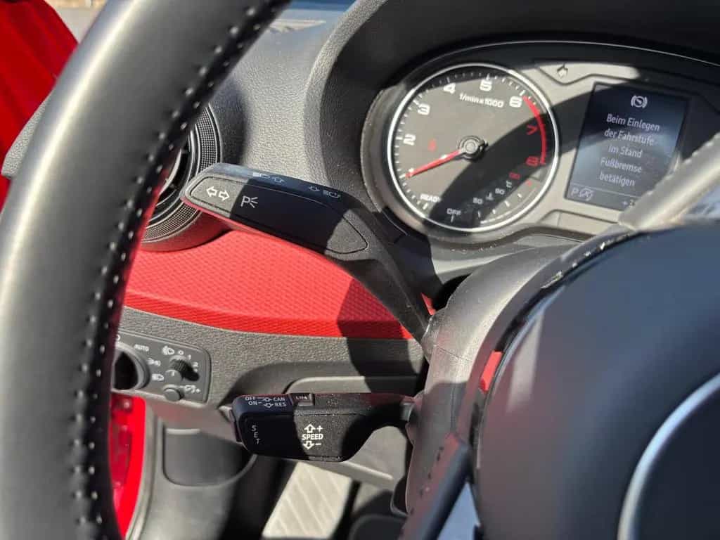 Audi Q2 1,4i Sport-150PS+Pano+Navi+abn. AHK+ 02/2018-photo-31