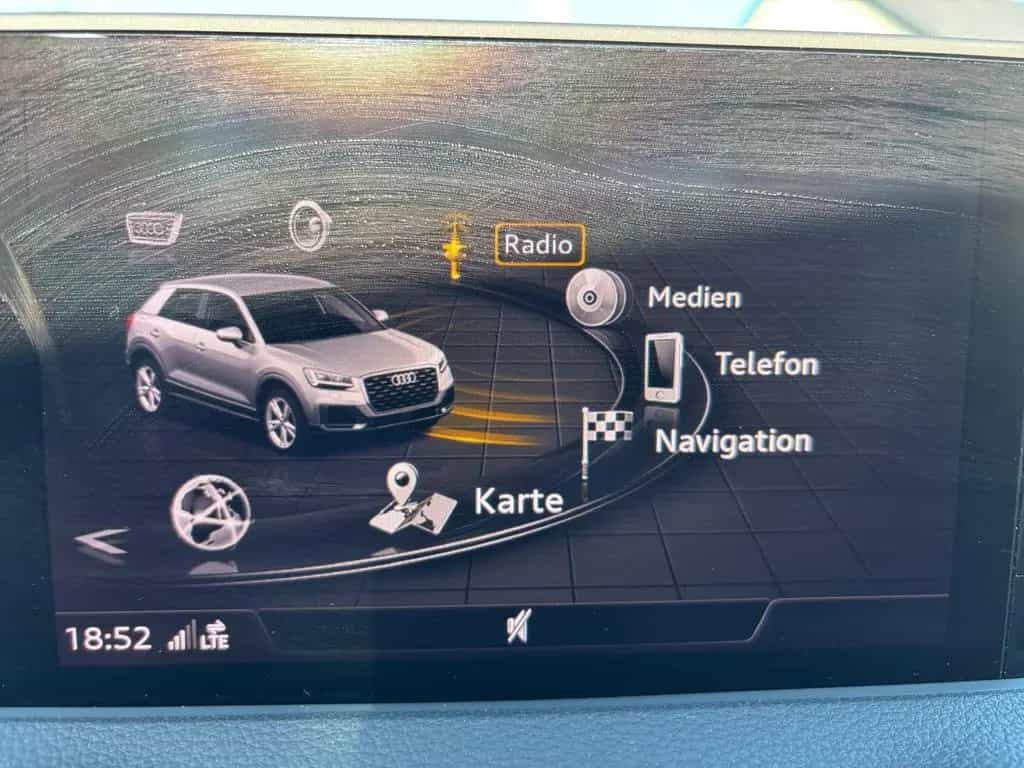 Audi Q2 1,4i Sport-150PS+Pano+Navi+abn. AHK+ 02/2018-photo-32