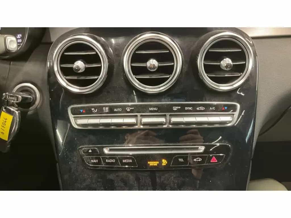 Mercedes-Benz GLC 250 4Matic 9G AMG LED Panorama *Garantie* 11/2018-photo-8