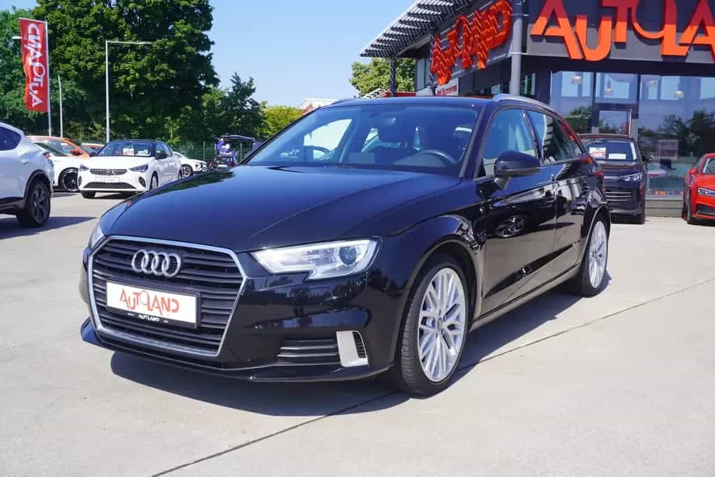 Audi A3 Sportback 30 TFSI sport Xenon Sitzheizung PDC 10/2018-photo-1