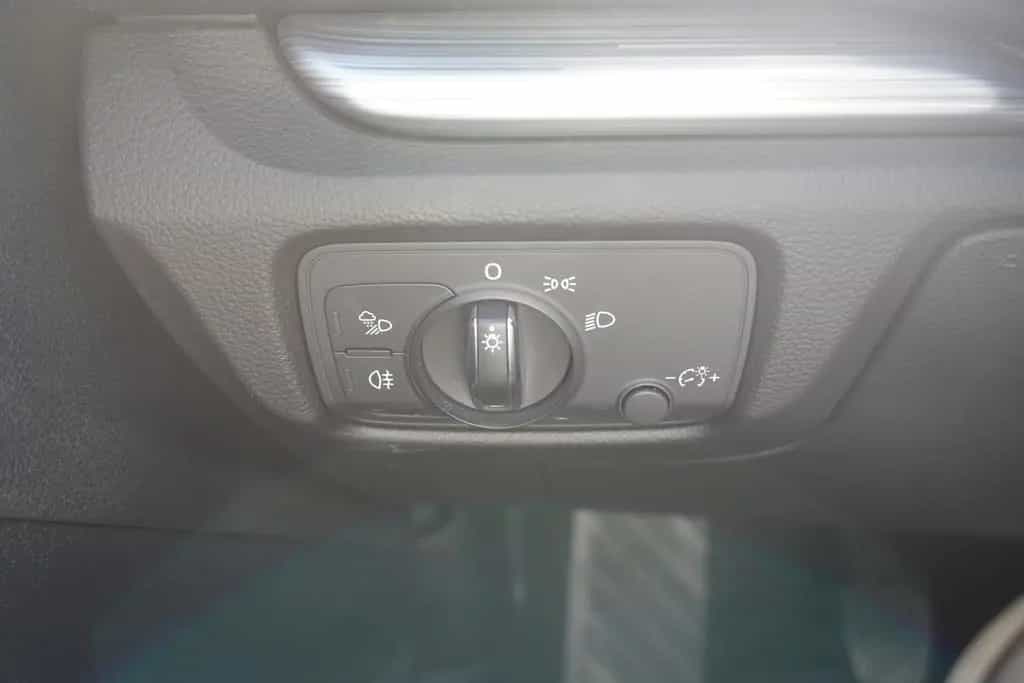 Audi A3 Sportback 30 TFSI sport Xenon Sitzheizung PDC 10/2018-photo-17