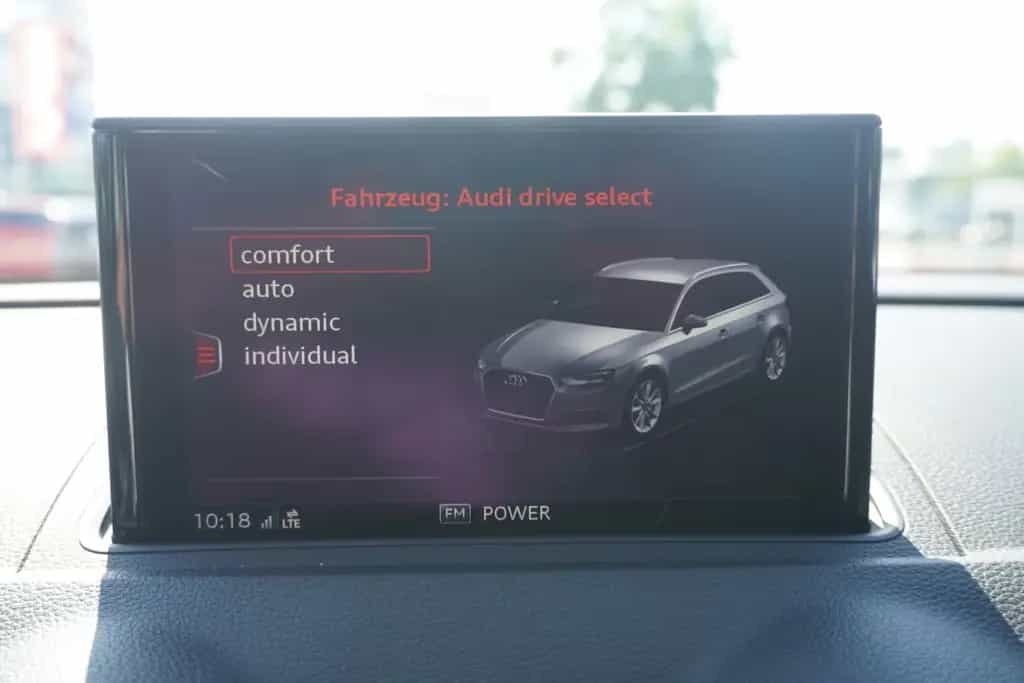 Audi A3 Sportback 30 TFSI sport Xenon Sitzheizung PDC 10/2018-photo-19