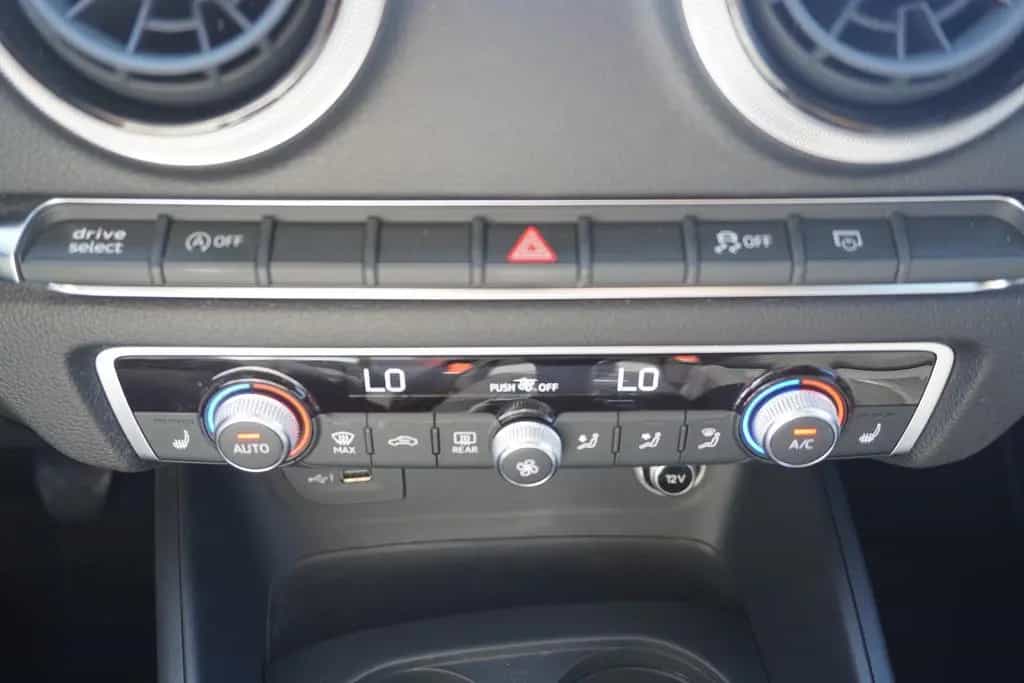 Audi A3 Sportback 30 TFSI sport Xenon Sitzheizung PDC 10/2018-photo-20