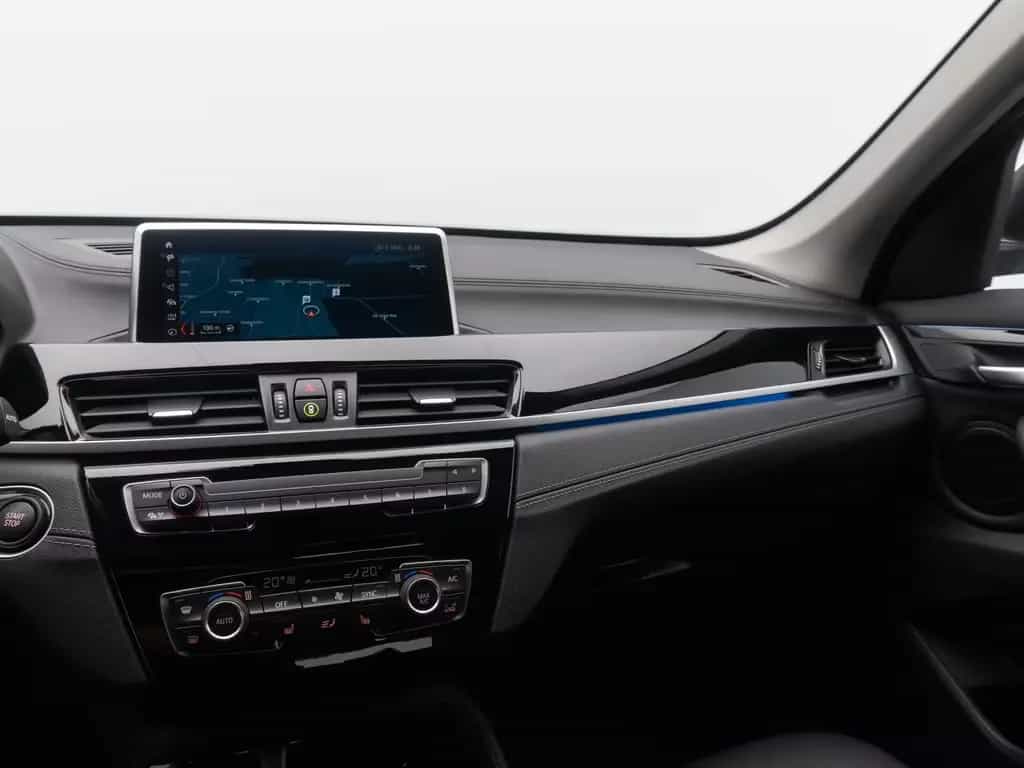 BMW X1 xD25e Sport Line ParkAss DAB Navi LED 18Zoll 03/2021-photo-20