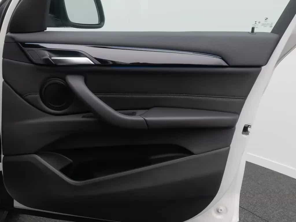 BMW X1 xD25e Sport Line ParkAss DAB Navi LED 18Zoll 03/2021-photo-28