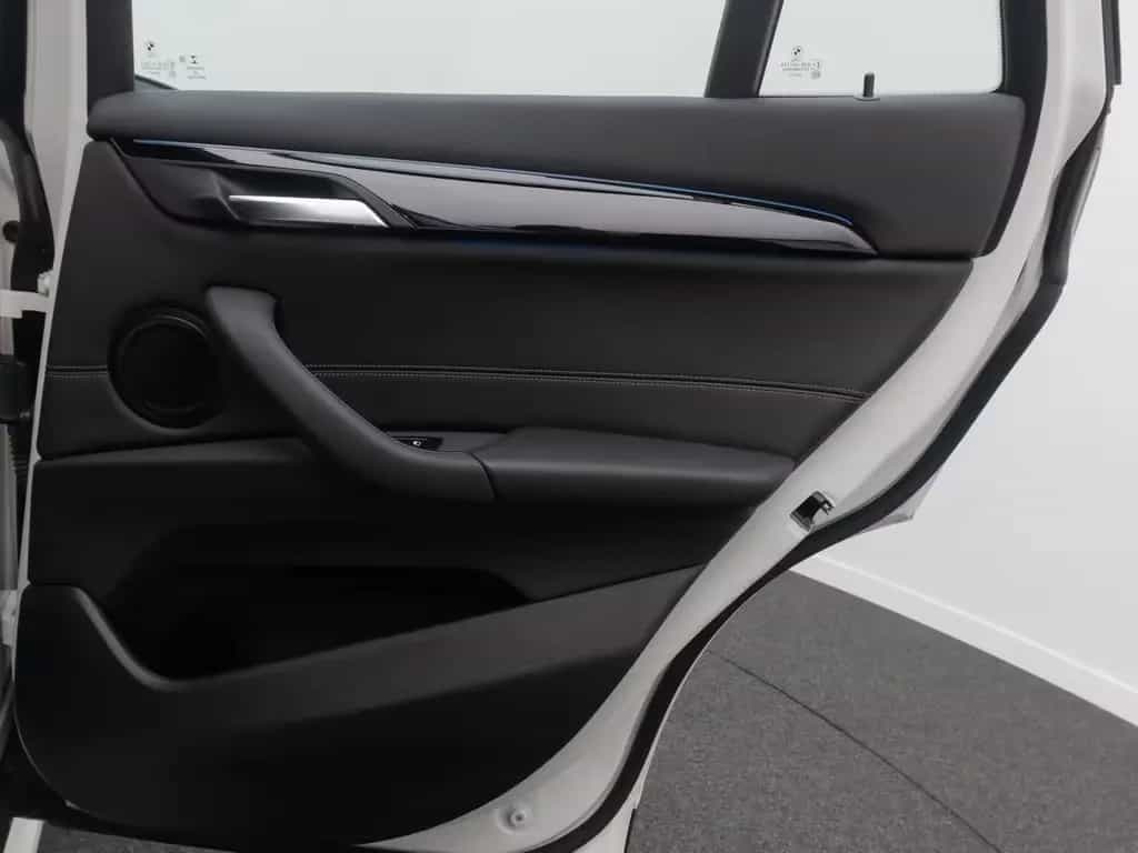 BMW X1 xD25e Sport Line ParkAss DAB Navi LED 18Zoll 03/2021-photo-29