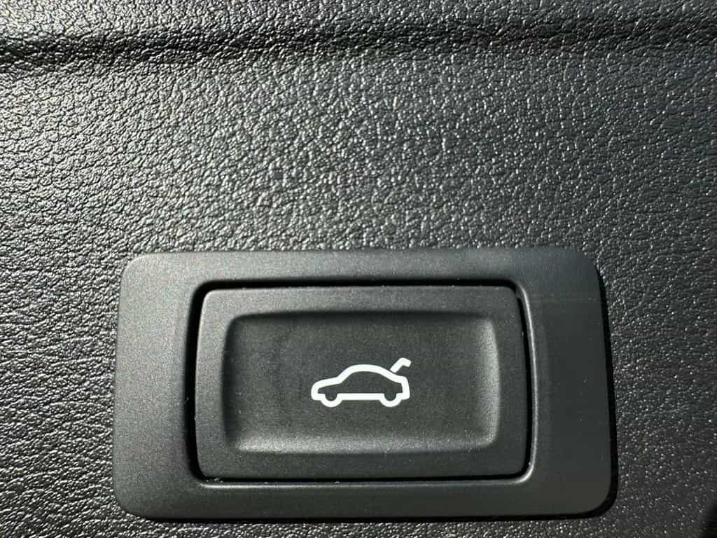Audi A4 Avant 40 TDI quattro design Pano Nav AHK Temp 07/2019-photo-11