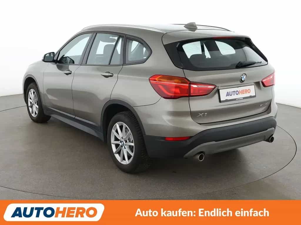 BMW X1 sDrive 20i Advantage Aut.*NAVI*TEMPO*PDC*SHZ*ALU 01/2019-photo-3