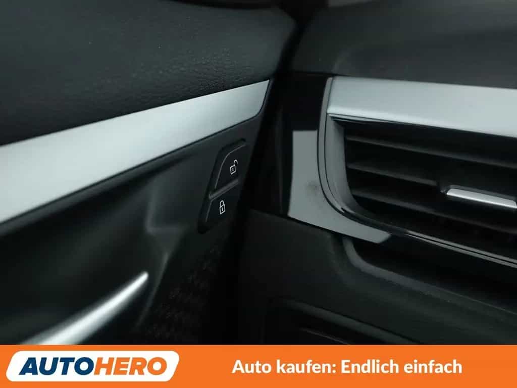 BMW X1 sDrive 20i Advantage Aut.*NAVI*TEMPO*PDC*SHZ*ALU 01/2019-photo-31