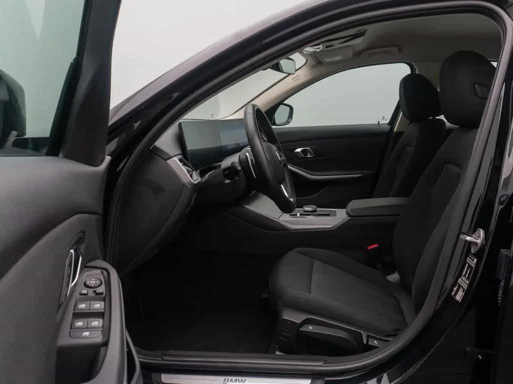 BMW 318 i Widscreen DAB PDC GeschwindigReg Cockpit+ 09/2024-photo-18