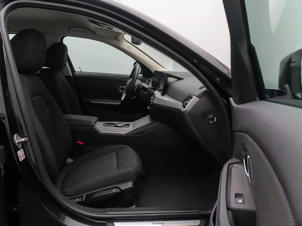 BMW 318 i Widscreen DAB PDC GeschwindigReg Cockpit+ 09/2024-photo-23