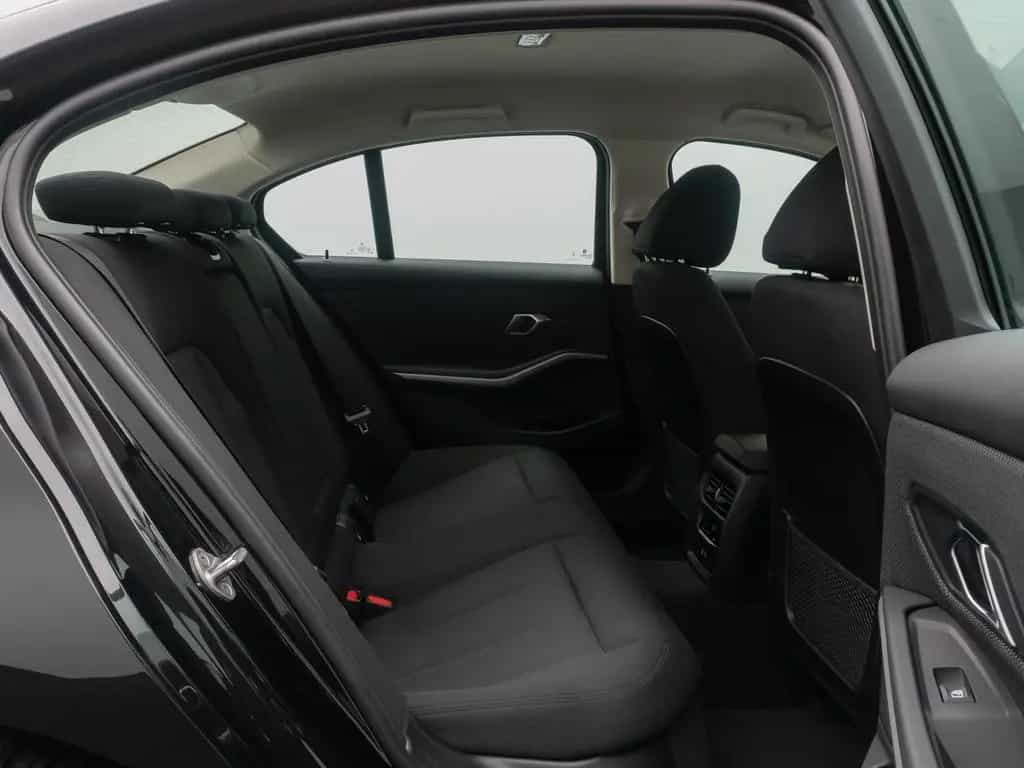 BMW 318 i Widscreen DAB PDC GeschwindigReg Cockpit+ 09/2024-photo-25