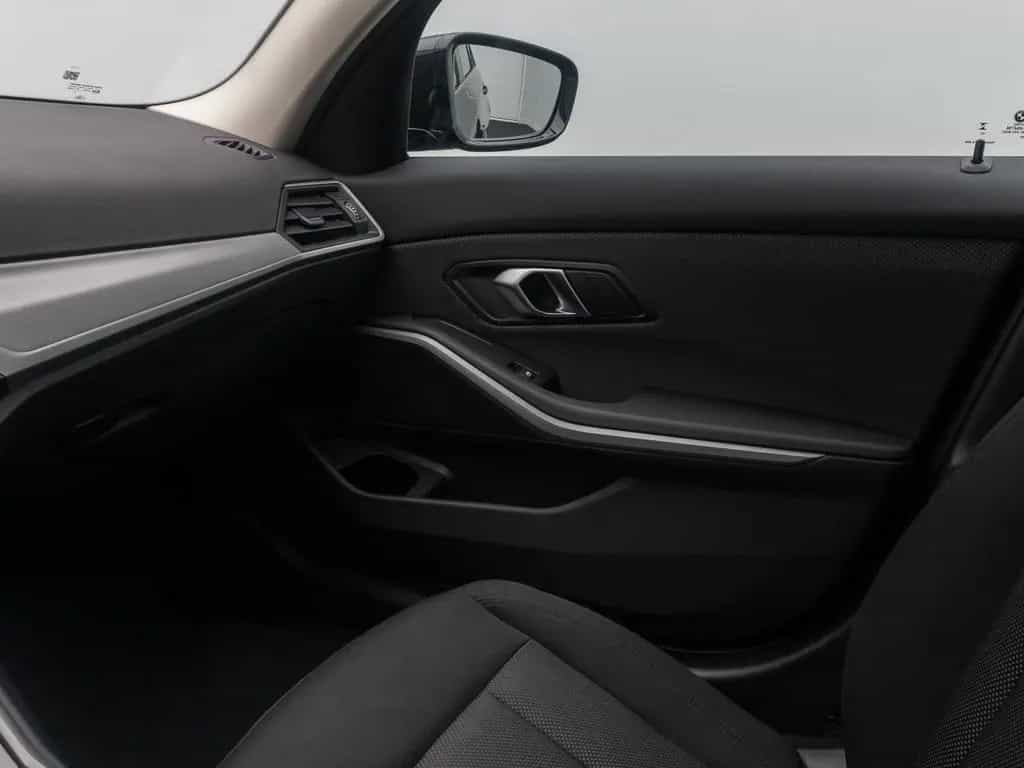 BMW 318 i Widscreen DAB PDC GeschwindigReg Cockpit+ 09/2024-photo-32