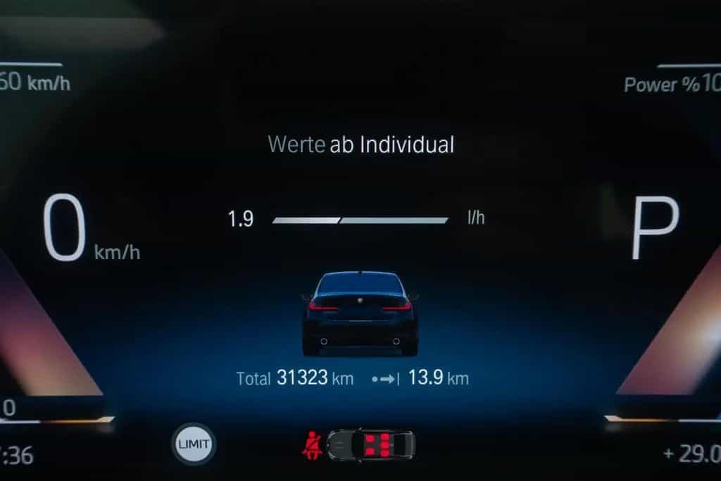 BMW 318 i Widscreen DAB PDC GeschwindigReg Cockpit+ 09/2024-photo-39