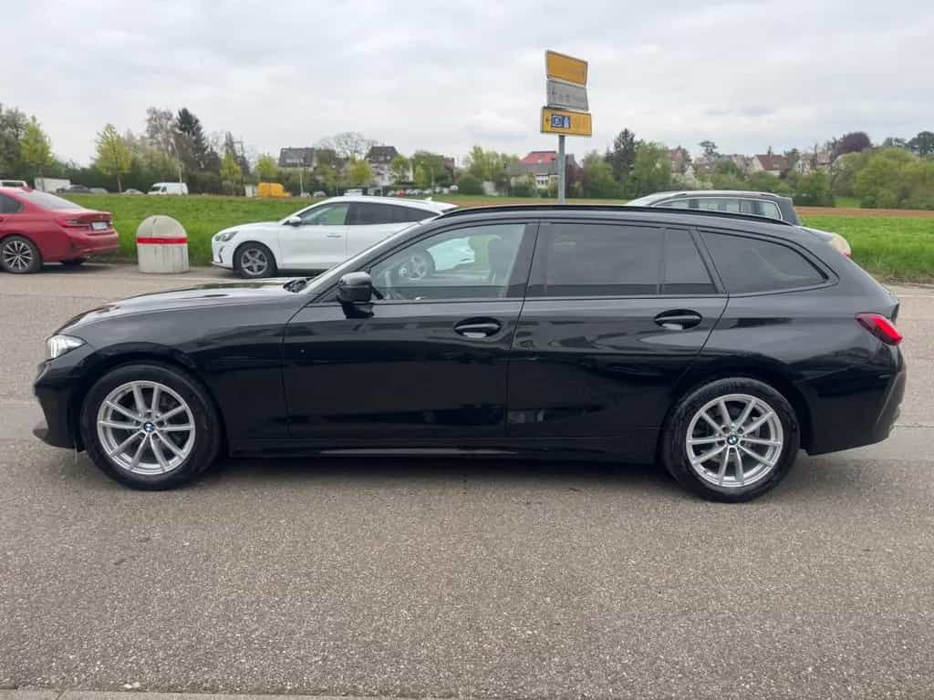 BMW 320 d Touring Navi LED Live Cockpit ACC AHK 1.H 09/2022-photo-2