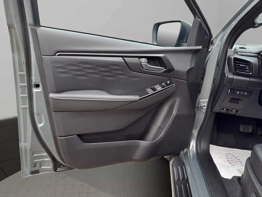 Isuzu D-Max 2.2 SPACE CAB 4WD V-CROSS | MY2026 null-photo-11