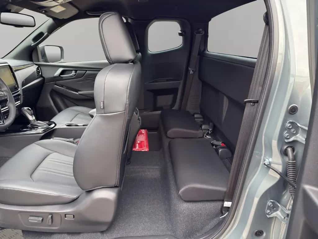 Isuzu D-Max 2.2 SPACE CAB 4WD V-CROSS | MY2026 null-photo-12