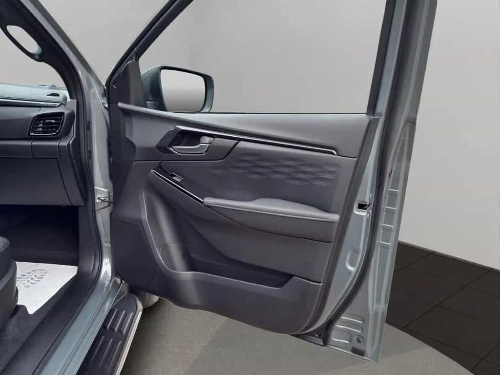 Isuzu D-Max 2.2 SPACE CAB 4WD V-CROSS | MY2026 null-photo-16