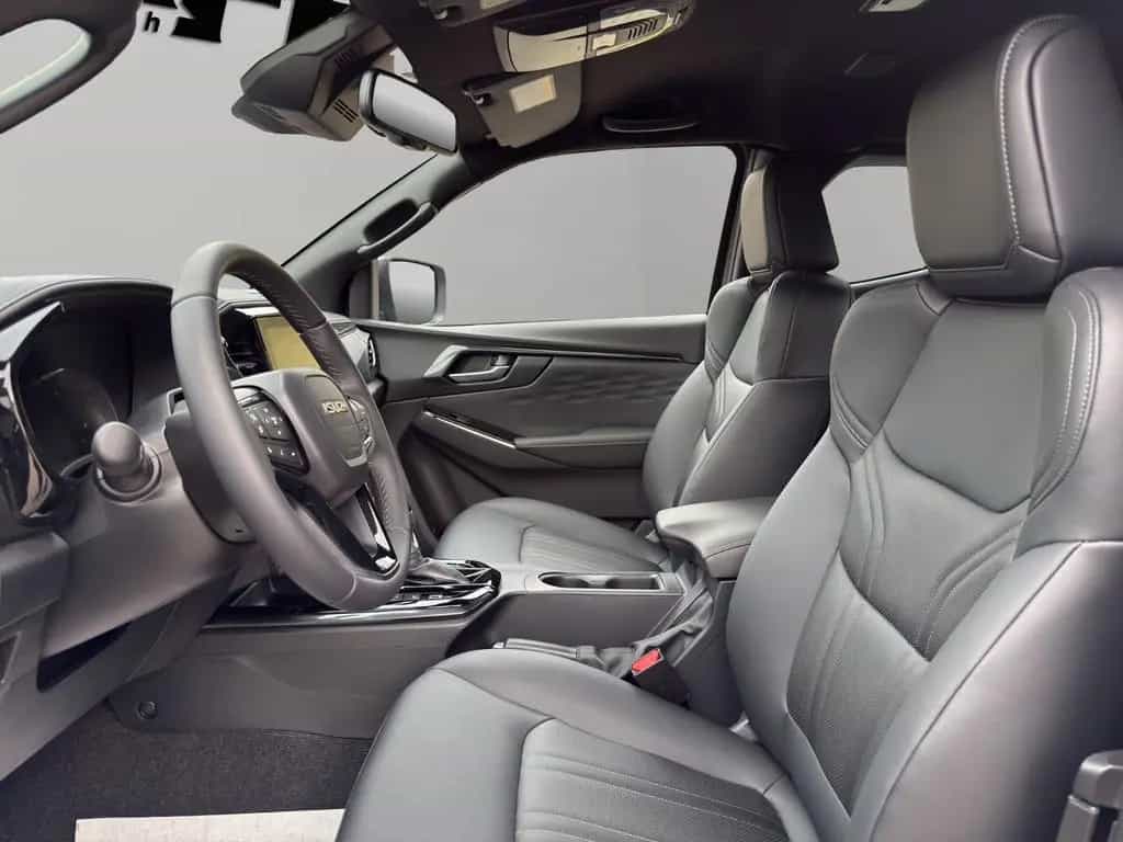 Isuzu D-Max 2.2 SPACE CAB 4WD V-CROSS | MY2026 null-photo-8