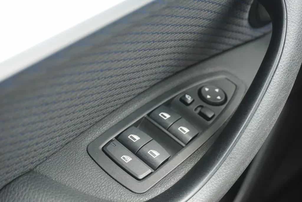 BMW X1 sDrive18i M-Paket Aut. LED Navi Head-Up AHK 01/2020-photo-29
