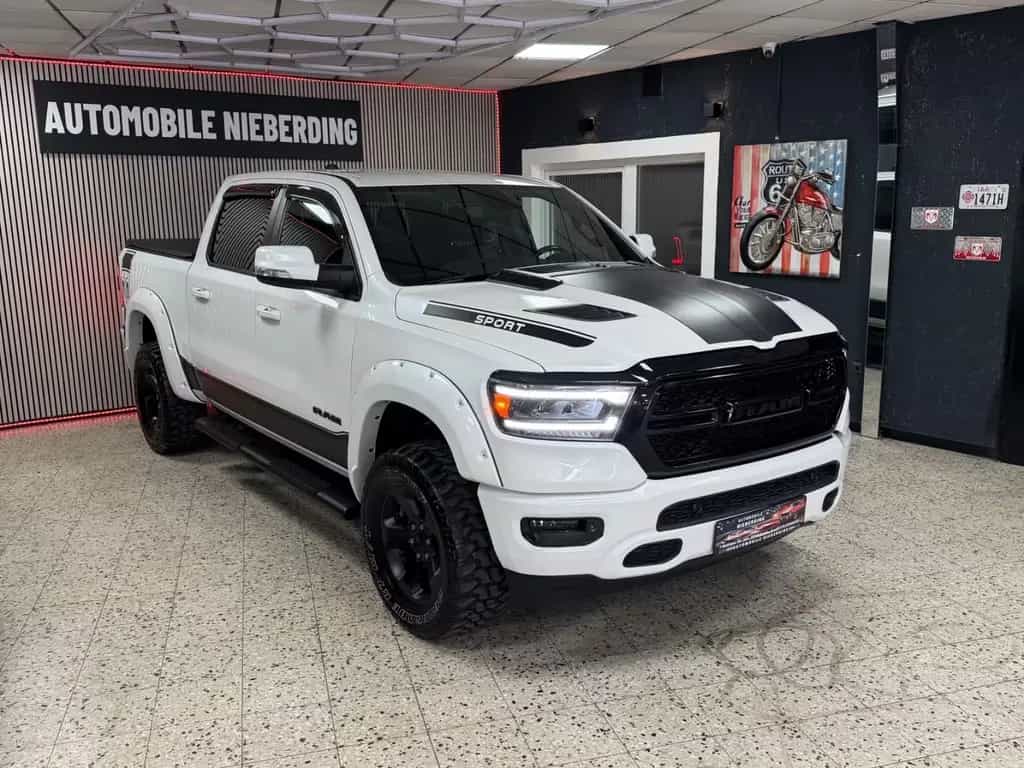 Dodge RAM 5.7 HEMI 4X4 / Sport Night-Edt. / CrewCab / 01/2020-photo-0