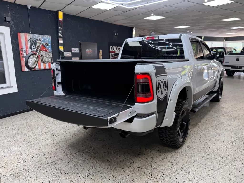 Dodge RAM 5.7 HEMI 4X4 / Sport Night-Edt. / CrewCab / 01/2020-photo-16