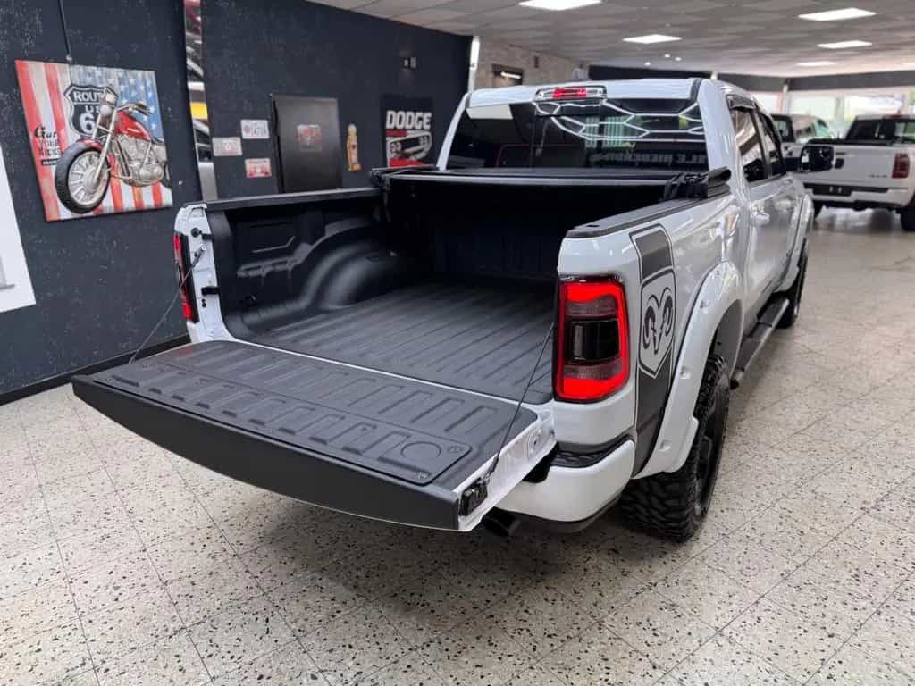 Dodge RAM 5.7 HEMI 4X4 / Sport Night-Edt. / CrewCab / 01/2020-photo-17