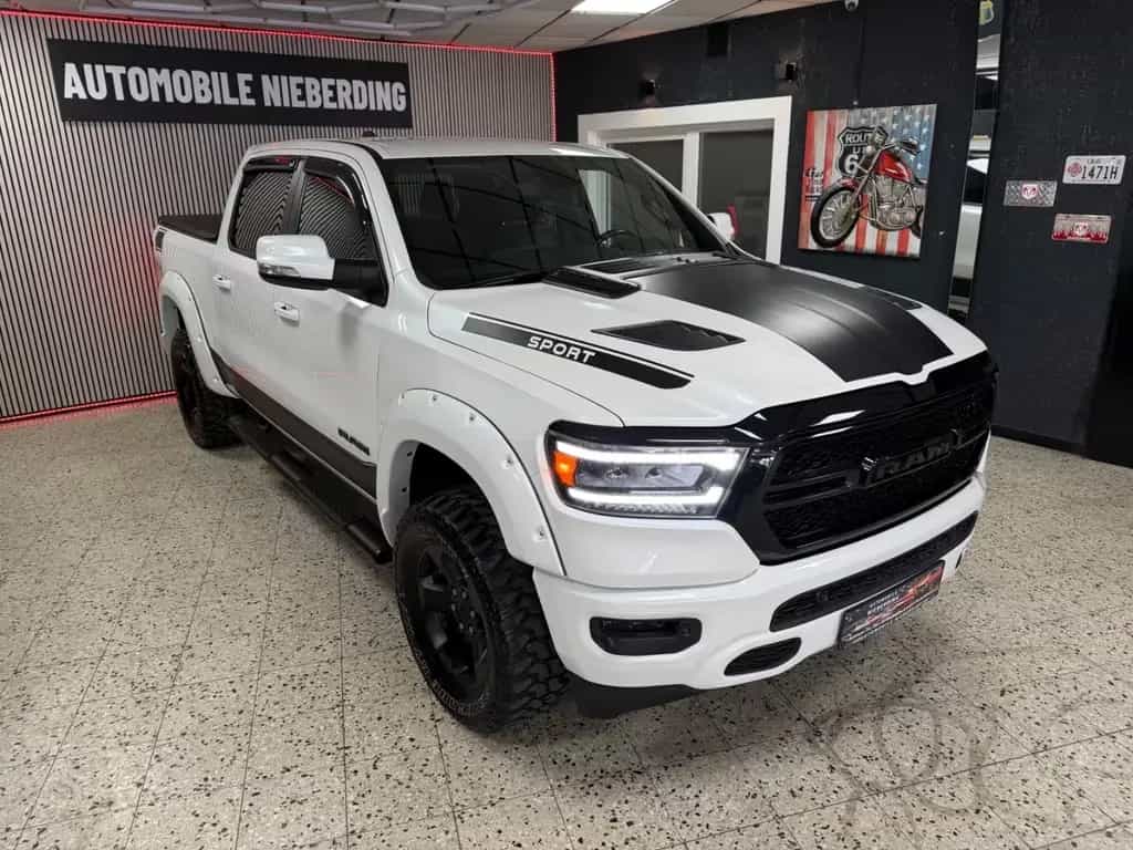 Dodge RAM 5.7 HEMI 4X4 / Sport Night-Edt. / CrewCab / 01/2020-photo-2
