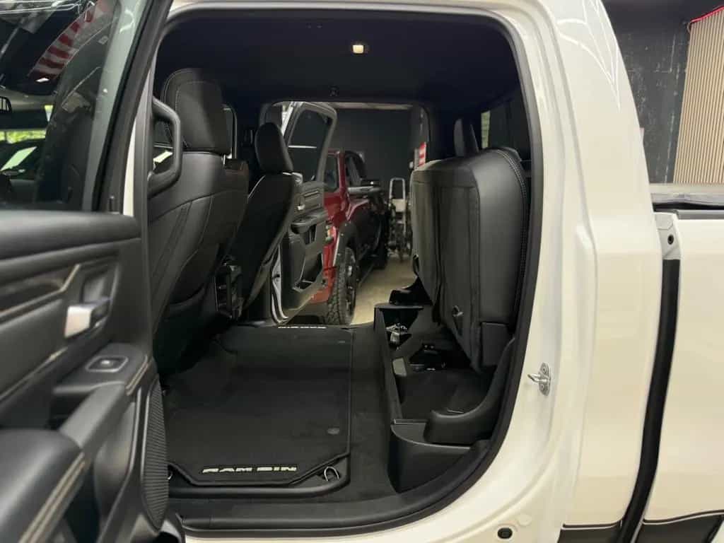 Dodge RAM 5.7 HEMI 4X4 / Sport Night-Edt. / CrewCab / 01/2020-photo-25