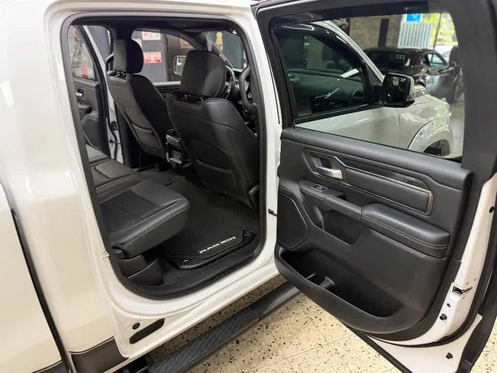 Dodge RAM 5.7 HEMI 4X4 / Sport Night-Edt. / CrewCab / 01/2020-photo-26