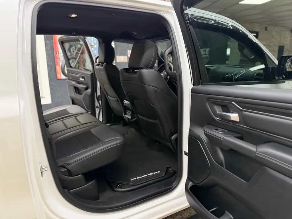 Dodge RAM 5.7 HEMI 4X4 / Sport Night-Edt. / CrewCab / 01/2020-photo-27