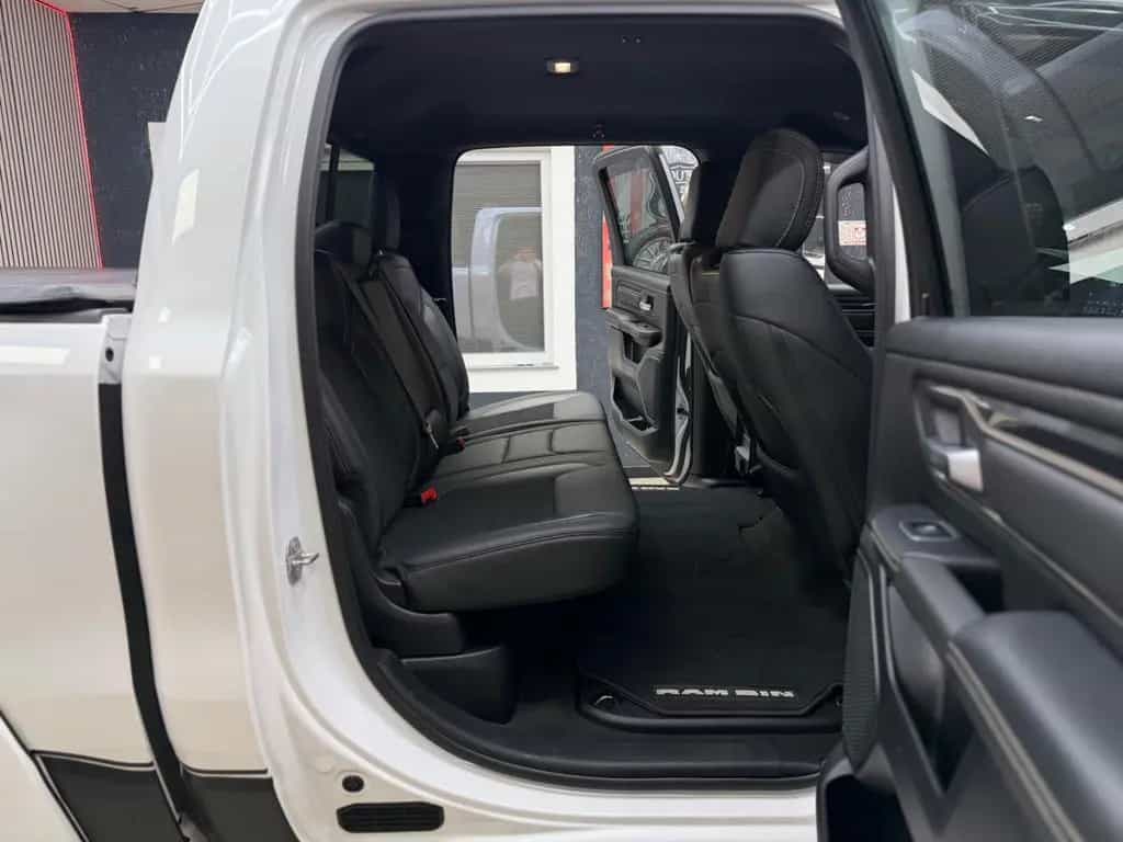 Dodge RAM 5.7 HEMI 4X4 / Sport Night-Edt. / CrewCab / 01/2020-photo-28