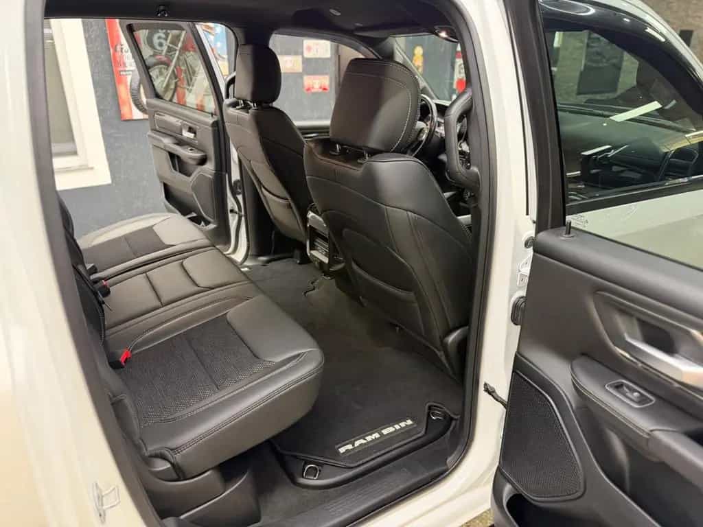 Dodge RAM 5.7 HEMI 4X4 / Sport Night-Edt. / CrewCab / 01/2020-photo-29