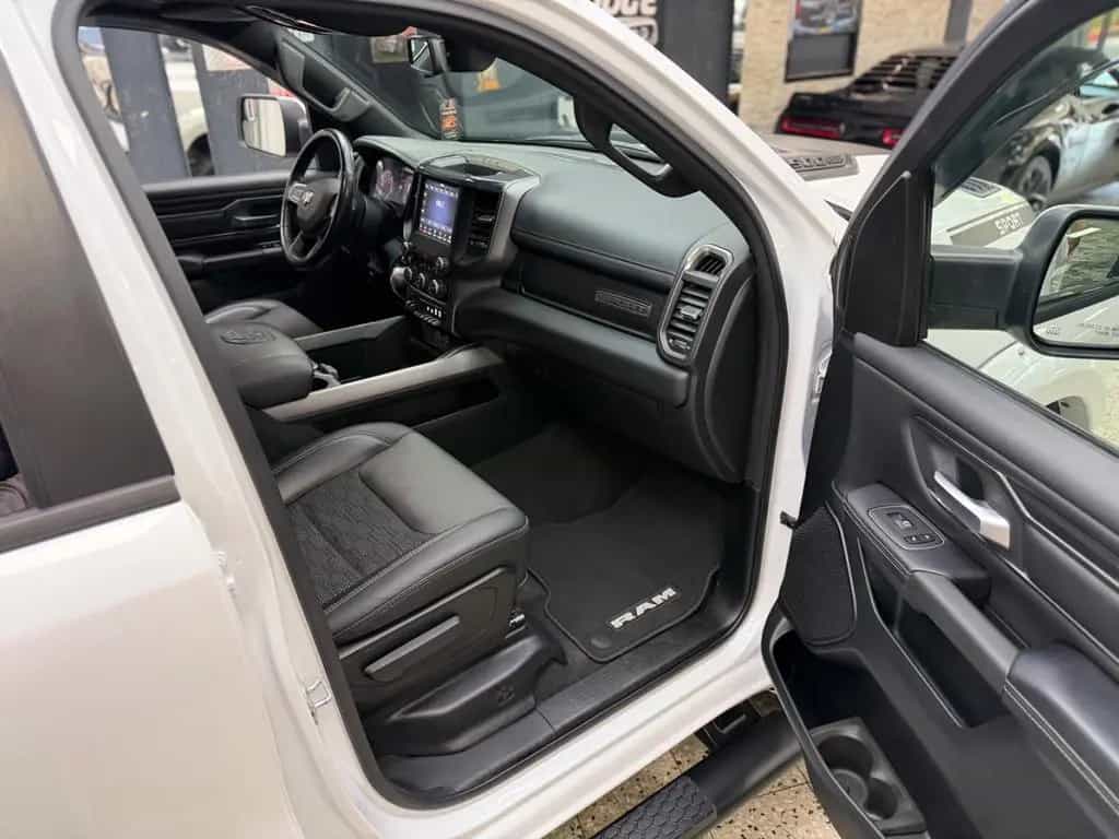 Dodge RAM 5.7 HEMI 4X4 / Sport Night-Edt. / CrewCab / 01/2020-photo-31