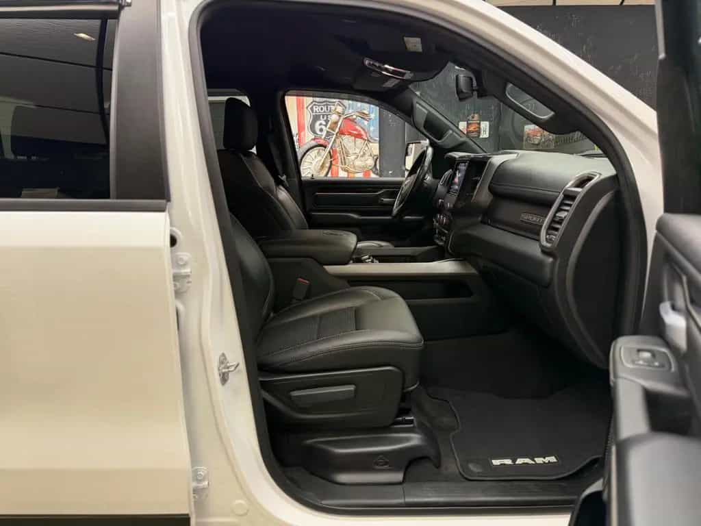 Dodge RAM 5.7 HEMI 4X4 / Sport Night-Edt. / CrewCab / 01/2020-photo-33