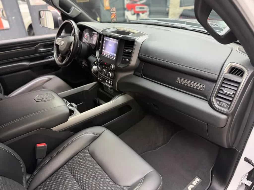 Dodge RAM 5.7 HEMI 4X4 / Sport Night-Edt. / CrewCab / 01/2020-photo-34
