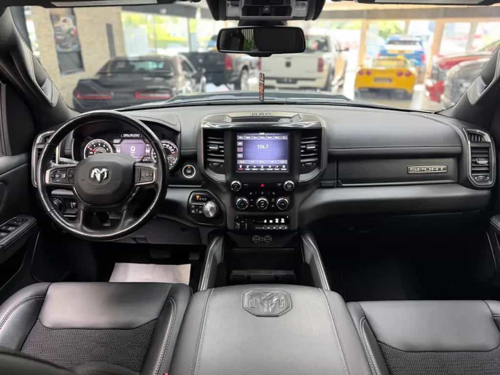 Dodge RAM 5.7 HEMI 4X4 / Sport Night-Edt. / CrewCab / 01/2020-photo-35
