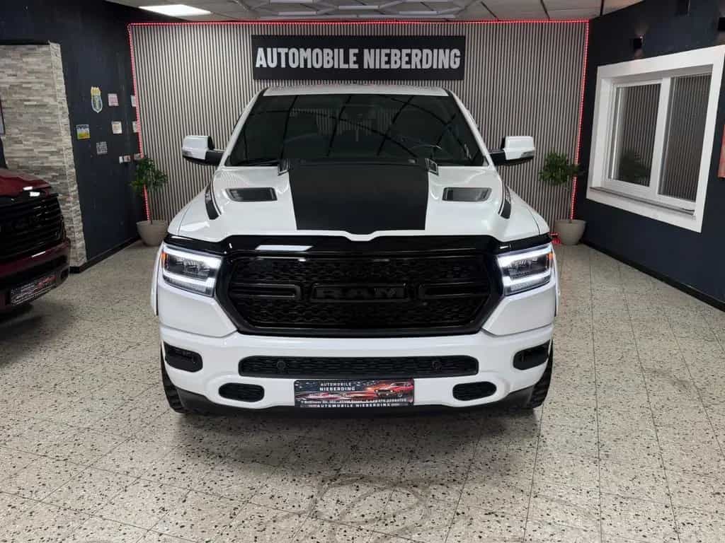 Dodge RAM 5.7 HEMI 4X4 / Sport Night-Edt. / CrewCab / 01/2020-photo-4