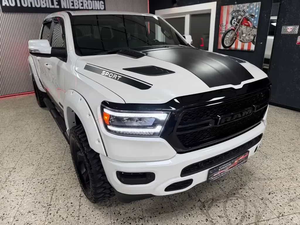 Dodge RAM 5.7 HEMI 4X4 / Sport Night-Edt. / CrewCab / 01/2020-photo-9