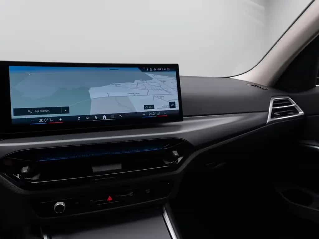 BMW 318 i Kamera DAB Sportlenkrad CockPit+ Alarm LED 06/2025-photo-21