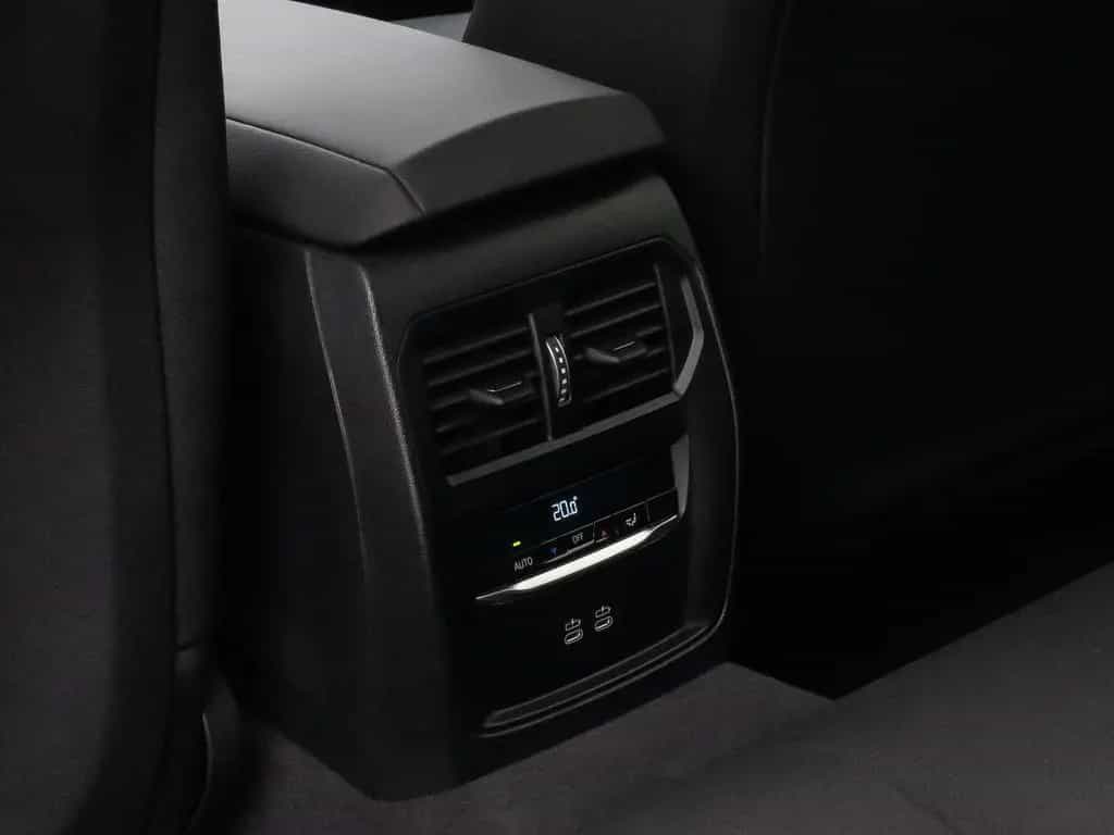 BMW 318 i Kamera DAB Sportlenkrad CockPit+ Alarm LED 06/2025-photo-28