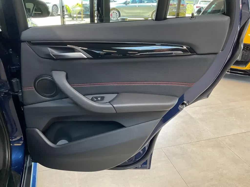 BMW X1 sDr. 18d Sport Line AHK LED Navi 05/2018-photo-47
