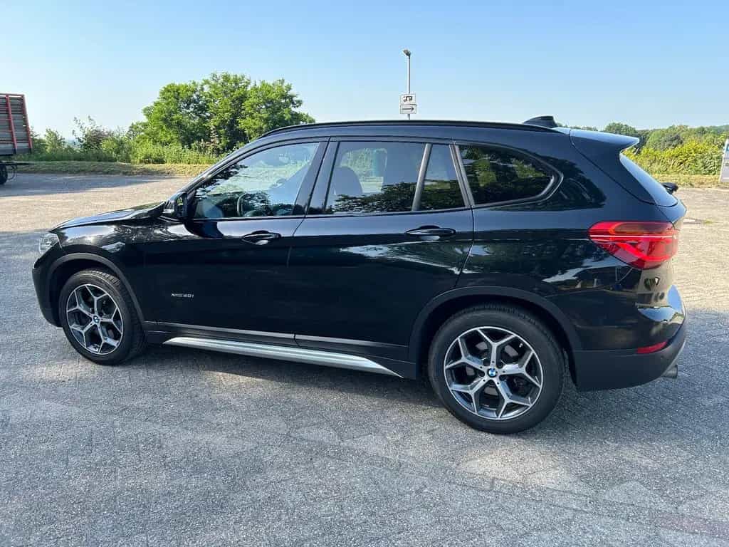 BMW X1 xDrive 20 i xLine/Pano/HUD/LED/Ahk !! 08/2017-photo-2