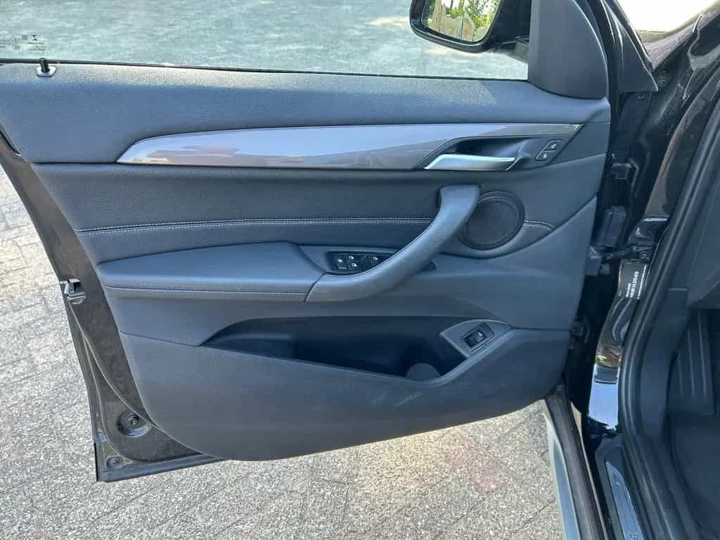 BMW X1 xDrive 20 i xLine/Pano/HUD/LED/Ahk !! 08/2017-photo-20