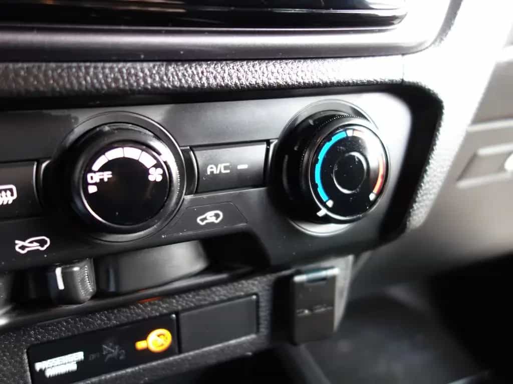 Isuzu D-Max Single Cab 4WD L Automatik Klima AHK PDC 04/2024-photo-14