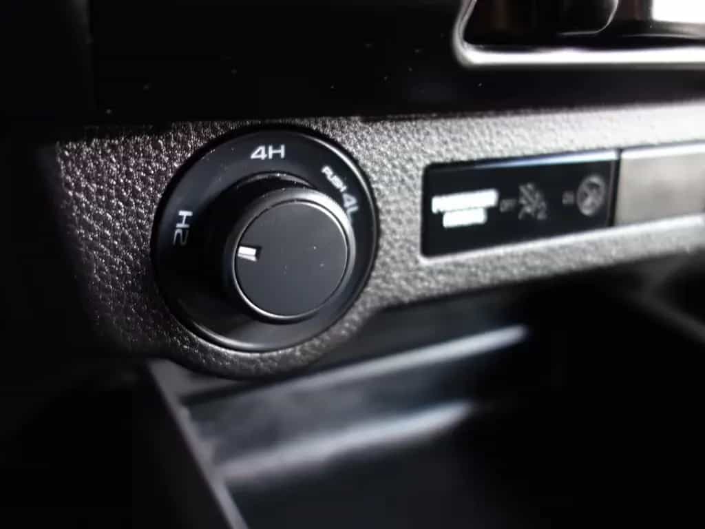 Isuzu D-Max Single Cab 4WD L Automatik Klima AHK PDC 04/2024-photo-16