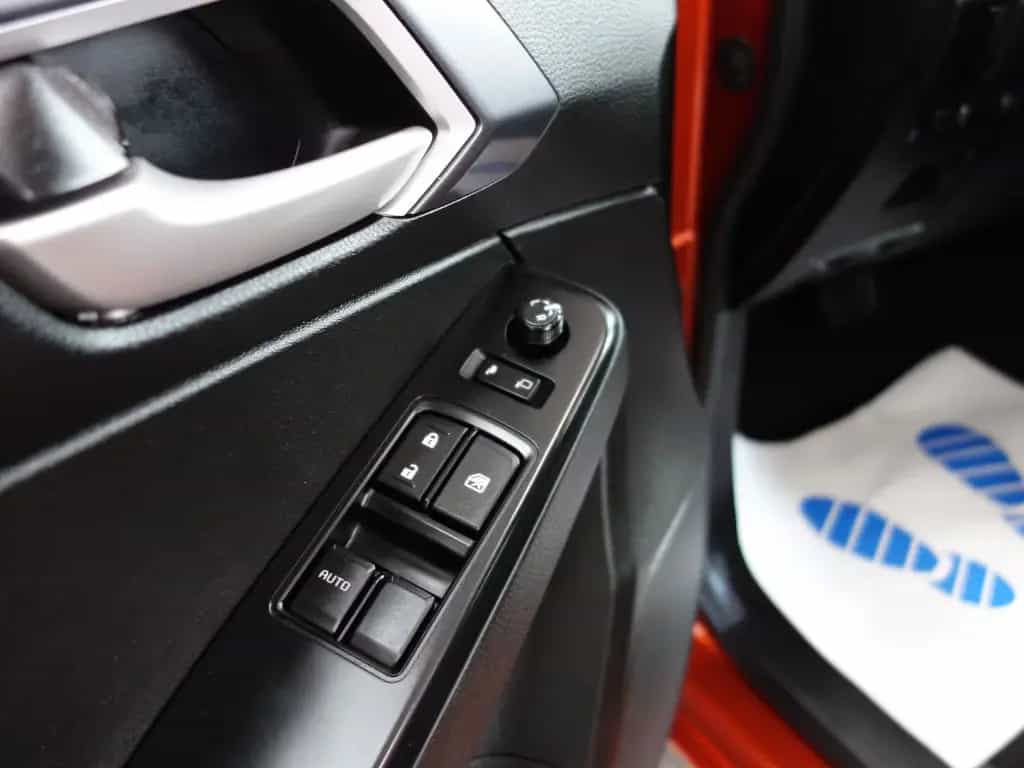Isuzu D-Max Single Cab 4WD L Automatik Klima AHK PDC 04/2024-photo-18